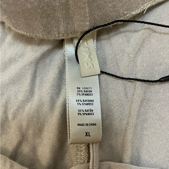 Skims NWT light sage green pajama shorts women’s size XL - Picture 7 of 9